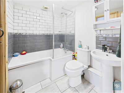 Shared En Suite bathroom